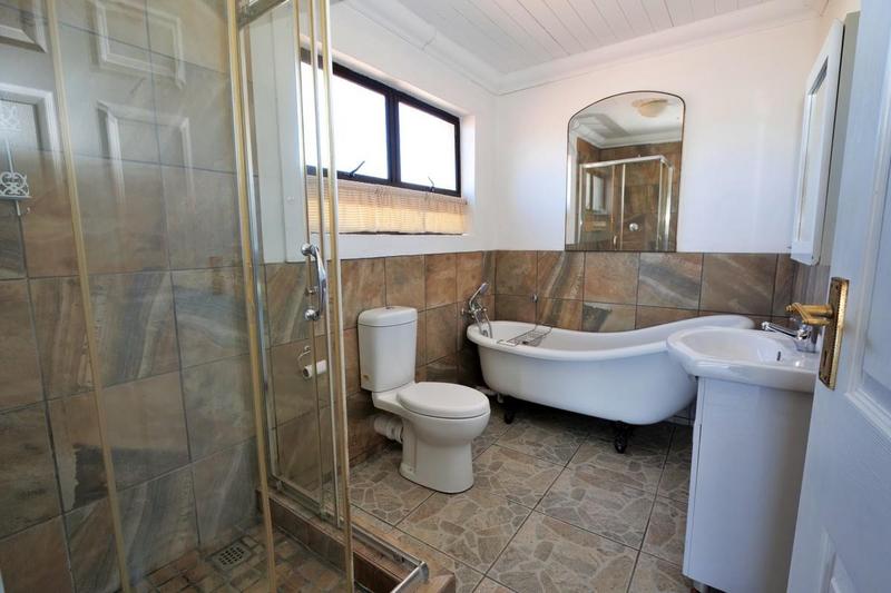 4 Bedroom Property for Sale in Stilbaai Wes Western Cape